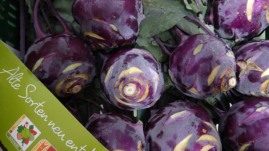 Rotkohl in der Kiste.